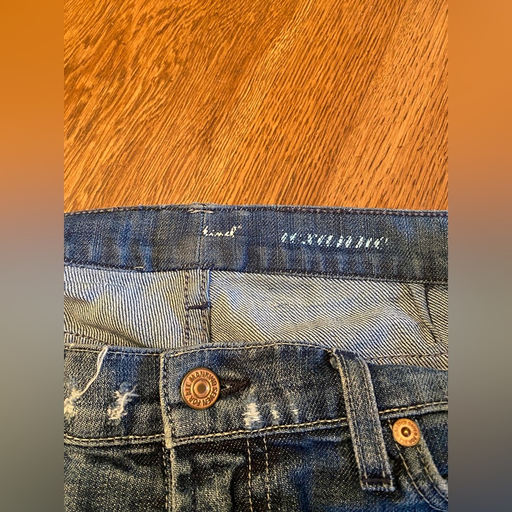 Used Women’s Ripped Jean - Picture 3 of 4